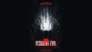 Affiche promotionnelle du film « Resident Evil ». Vue aérienne nocturne d'une voiture sur une route enneigée bordée d'arbres sombres, dont les phares éclairent une silhouette humaine projetant une longue ombre menaçante vers l'avant. En haut, la mention « From the director of Weapons and Barbarian » et en bas, le titre « Resident Evil » en lettres blanches usées.